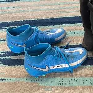 Nike Boys soccer cleats size 3.5